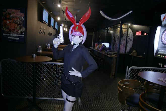 兎月つかさは、福岡市の天神ポケットというライブハウスを拠点に活動するヒロインキャラクター