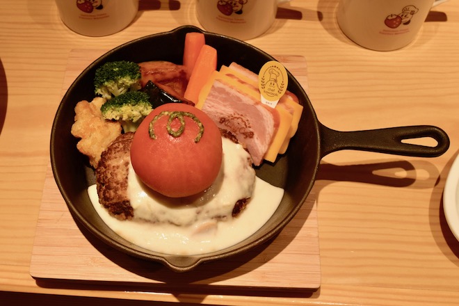 コックカワサキのミートプレート with まるごとマキシムトマト
