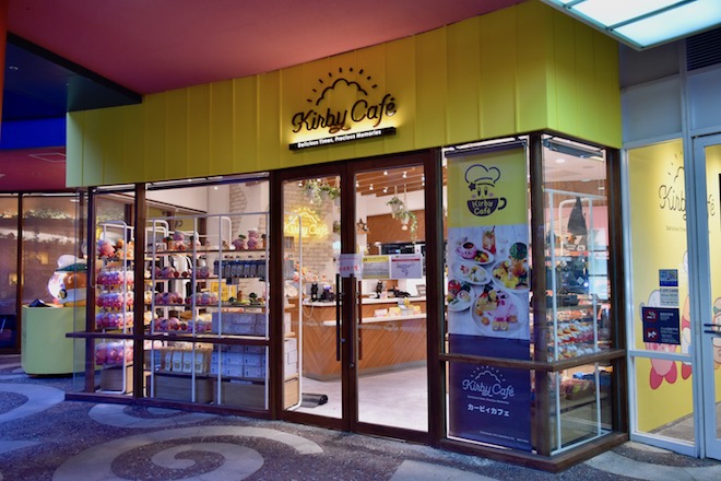 福岡市博多区のキャナルシティ博多にある「カービィカフェ博多」。第2章は2019年11月14日(木)から2020年2月24日(月)まで開催。お店の外観です。
