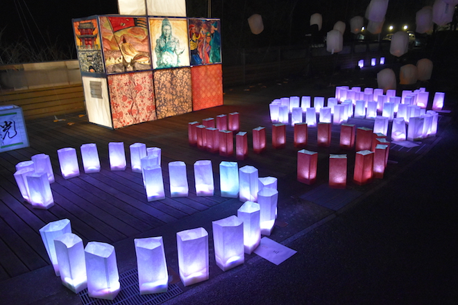 2019年11月23日(土・祝)に福岡県太宰府市の九州国立博物館で、特別展「三国志」関連イベント「夜な夜な三国志」が開催されました。三国志的イルミネーションの様子です。
