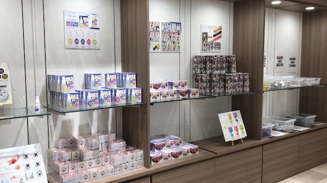 2020年12月4日(金)から12月14日(月)まで、福岡市の博多マルイ5Fイベントスペースで「魔法使いの約束 1st Anniversary Store」の期間限定イベントが展開されます。