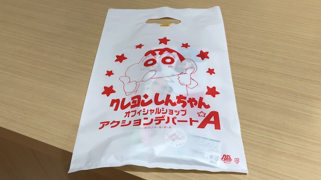 クレヨンしんちゃんオフィシャルショップ アクションデパートのショッピングバッグ